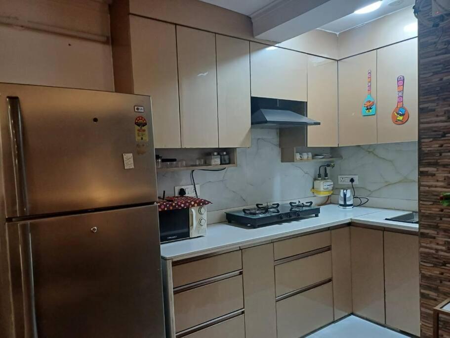 Sufiyana सादा परन्तु सुन्दर 2 Apartment